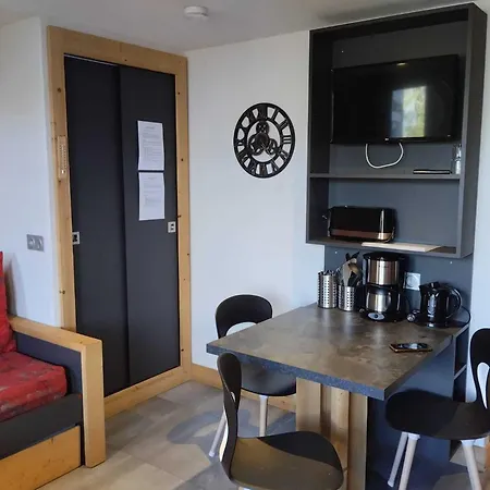 Appartement Rénové Avec Parking Gratuit Et Animaux Admis - Fr-1-181-2086 *